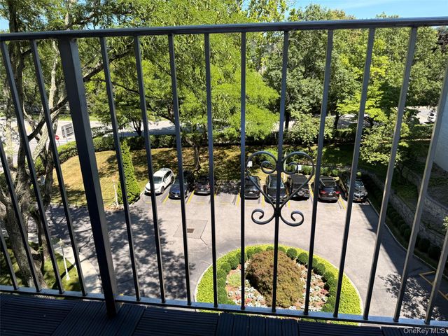 499 N Broadway 5L, White Plains, NY 10603