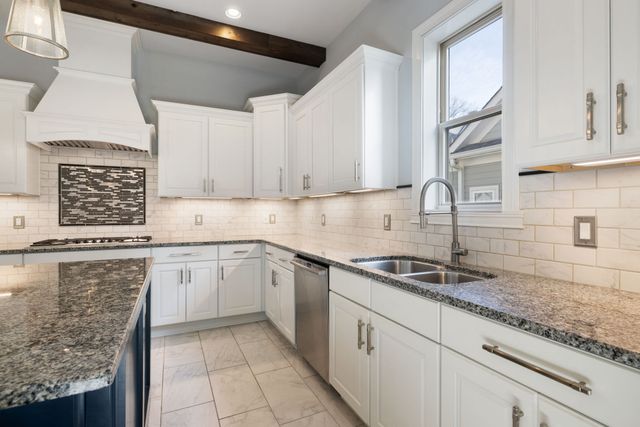 3066 Allenwood Dr, Thompsons Station, TN 37179