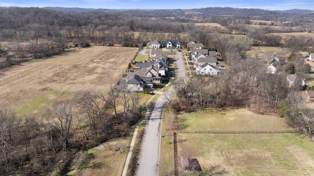 3066 Allenwood Dr, Thompsons Station, TN 37179