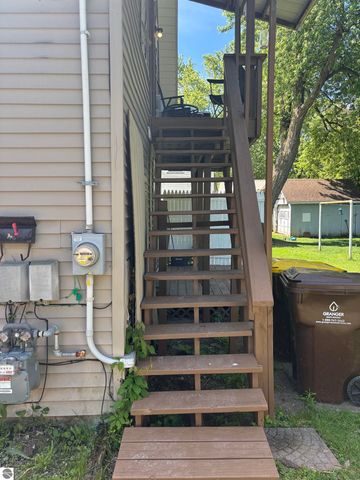 313 Pleasant Avenue, Alma, MI 48801