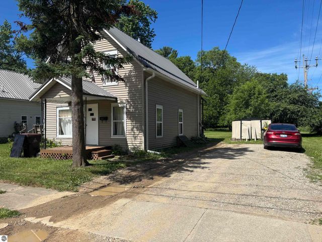313 Pleasant Avenue, Alma, MI 48801