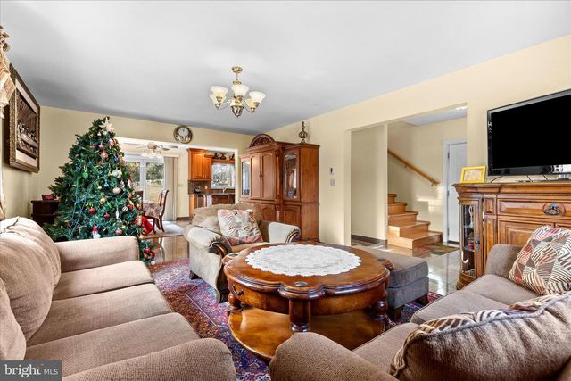 216 N CHARLOTTE ST, Manheim, PA 17545