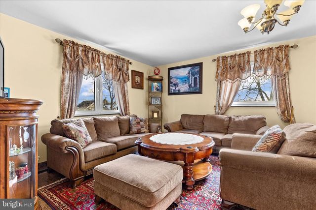 216 N CHARLOTTE ST, Manheim, PA 17545