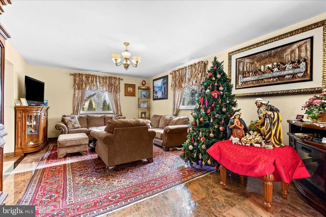 216 N CHARLOTTE ST, Manheim, PA 17545