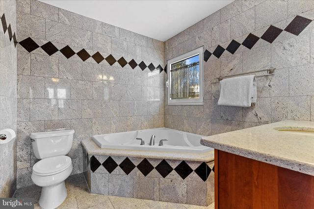 216 N CHARLOTTE ST, Manheim, PA 17545