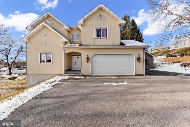 216 N CHARLOTTE ST, Manheim, PA 17545