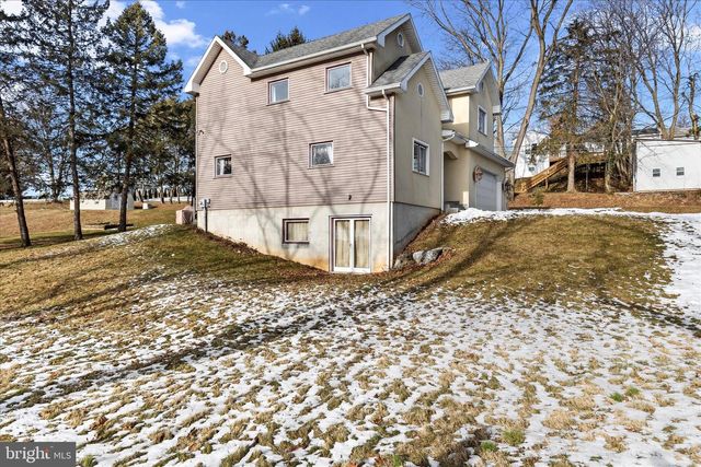 216 N CHARLOTTE ST, Manheim, PA 17545