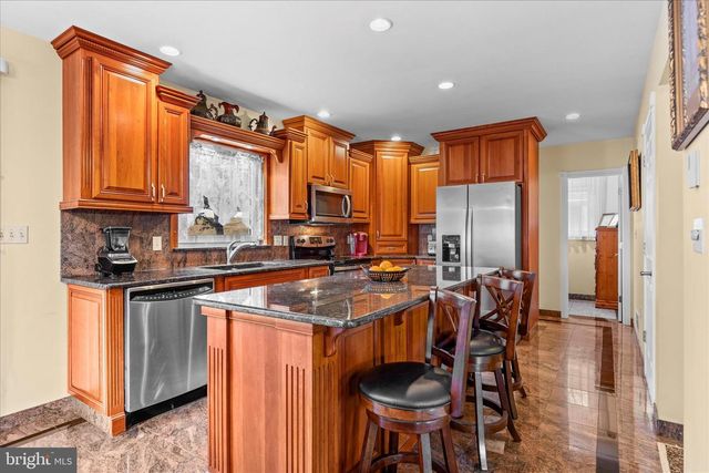 216 N CHARLOTTE ST, Manheim, PA 17545