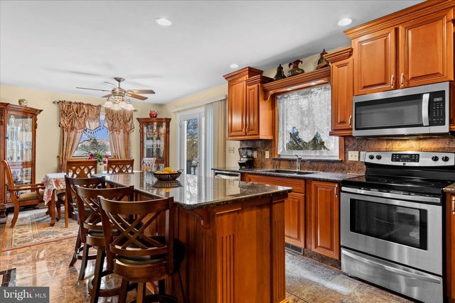 216 N CHARLOTTE ST, Manheim, PA 17545