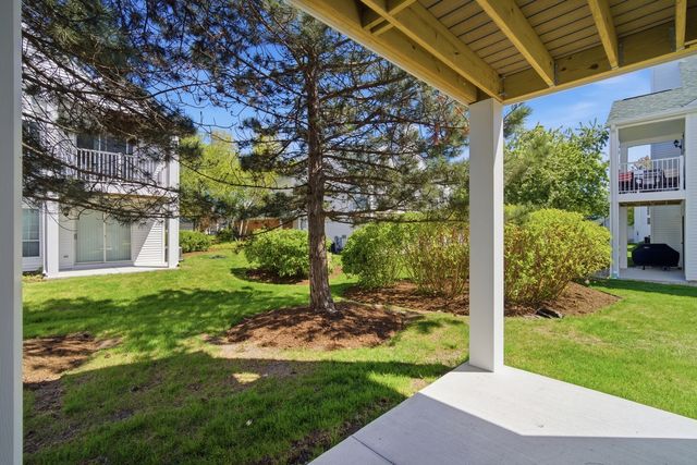 109 Meadowbrook Lane 44A, Lake Bluff, IL 60044