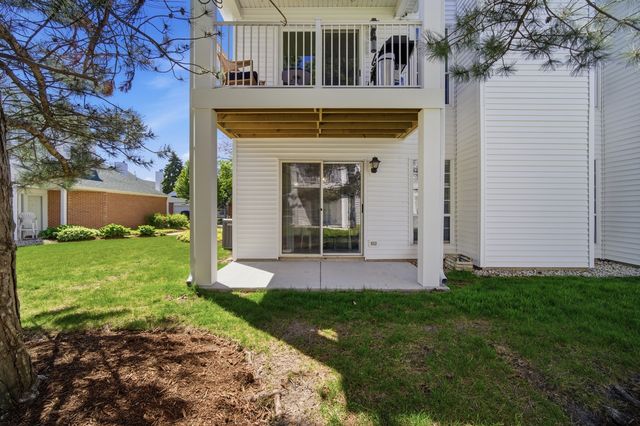 109 Meadowbrook Lane 44A, Lake Bluff, IL 60044