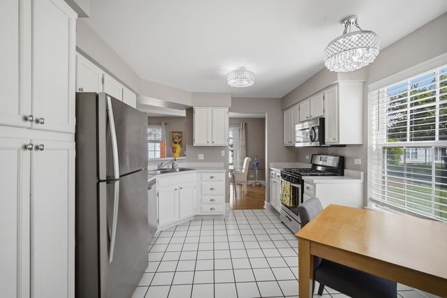 109 Meadowbrook Lane 44A, Lake Bluff, IL 60044