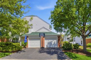 109 Meadowbrook Lane 44A, Lake Bluff, IL 60044