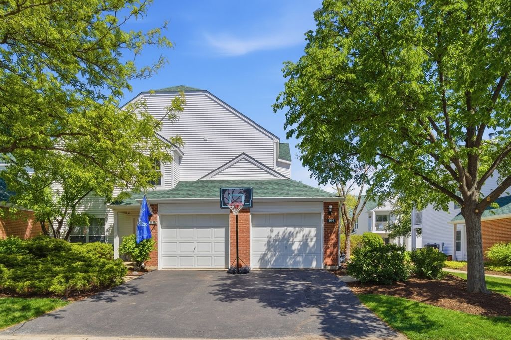 109 Meadowbrook Lane 44A, Lake Bluff, IL 60044