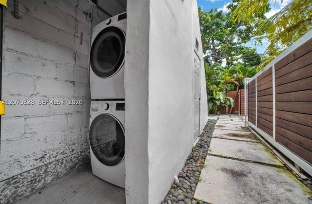 524 NW 35th St 2, Miami, FL 33127
