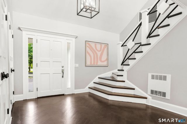 6 Reynwood Manor, Greenwich, CT 06831