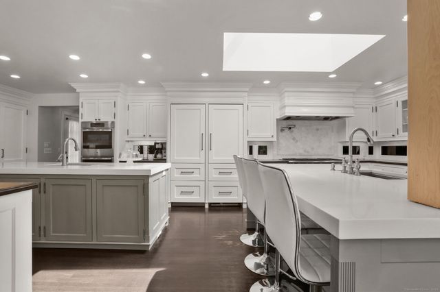 6 Reynwood Manor, Greenwich, CT 06831