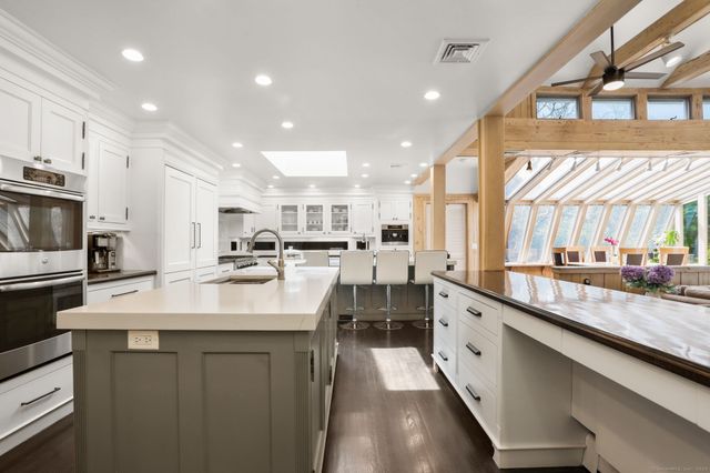 6 Reynwood Manor, Greenwich, CT 06831