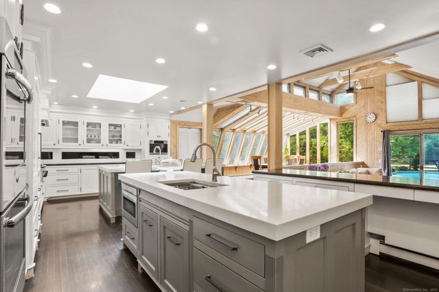 6 Reynwood Manor, Greenwich, CT 06831