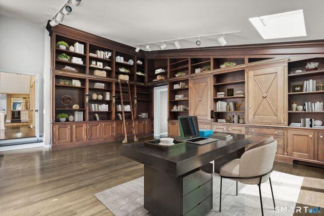 6 Reynwood Manor, Greenwich, CT 06831