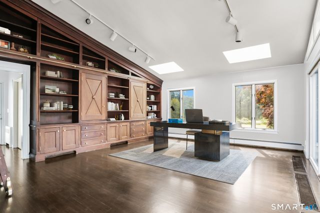 6 Reynwood Manor, Greenwich, CT 06831