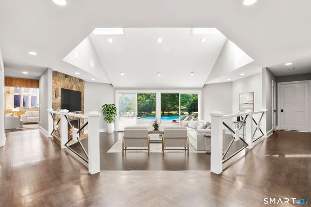 6 Reynwood Manor, Greenwich, CT 06831