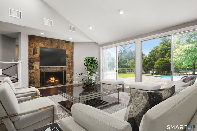 6 Reynwood Manor, Greenwich, CT 06831