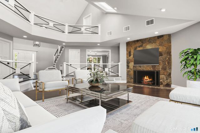 6 Reynwood Manor, Greenwich, CT 06831