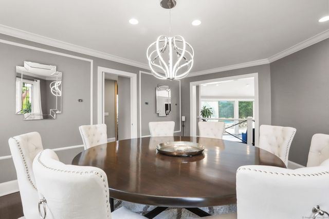 6 Reynwood Manor, Greenwich, CT 06831