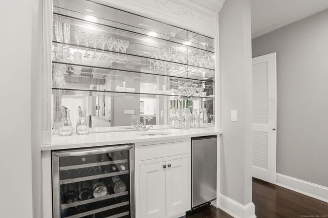 6 Reynwood Manor, Greenwich, CT 06831