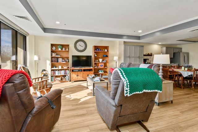 350 S John Q Hammons Parkway 3-C, Springfield, MO 65806