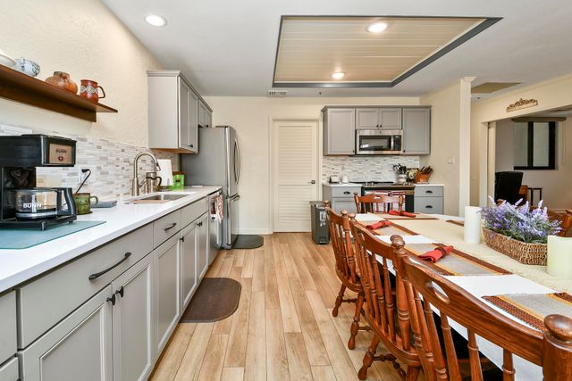 350 S John Q Hammons Parkway 3-C, Springfield, MO 65806