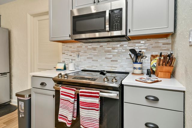 350 S John Q Hammons Parkway 3-C, Springfield, MO 65806