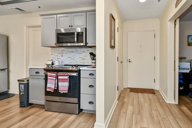 350 S John Q Hammons Parkway 3-C, Springfield, MO 65806