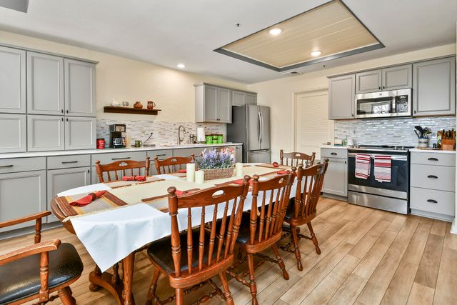 350 S John Q Hammons Parkway 3-C, Springfield, MO 65806