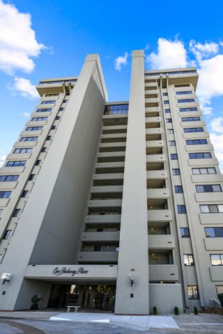 350 S John Q Hammons Parkway 3-C, Springfield, MO 65806