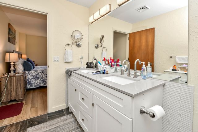 350 S John Q Hammons Parkway 3-C, Springfield, MO 65806