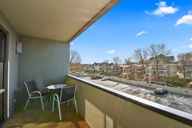 350 S John Q Hammons Parkway 3-C, Springfield, MO 65806