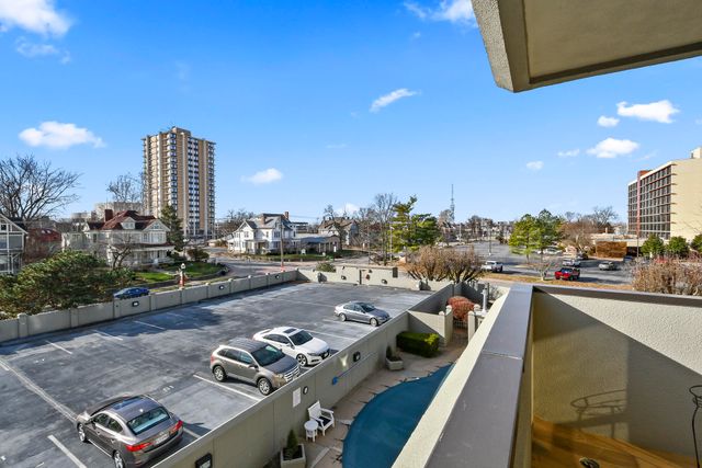 350 S John Q Hammons Parkway 3-C, Springfield, MO 65806