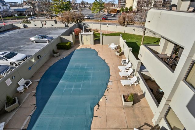 350 S John Q Hammons Parkway 3-C, Springfield, MO 65806