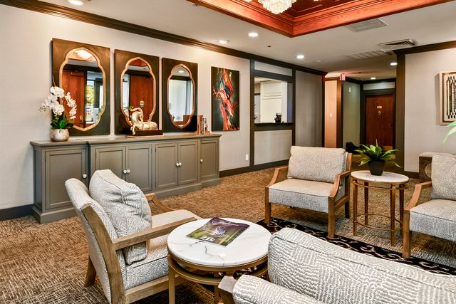 350 S John Q Hammons Parkway 3-C, Springfield, MO 65806