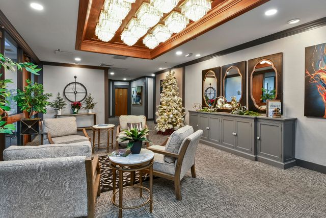 350 S John Q Hammons Parkway 3-C, Springfield, MO 65806