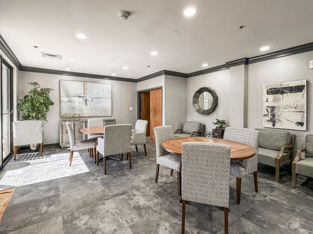 350 S John Q Hammons Parkway 3-C, Springfield, MO 65806