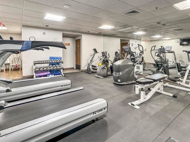 350 S John Q Hammons Parkway 3-C, Springfield, MO 65806