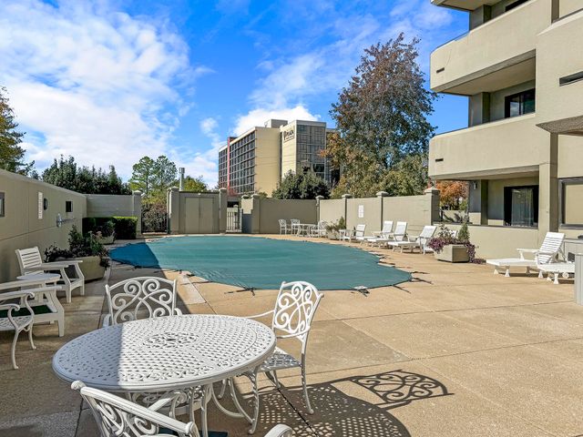 350 S John Q Hammons Parkway 3-C, Springfield, MO 65806