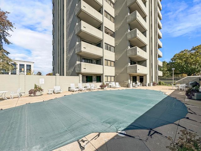 350 S John Q Hammons Parkway 3-C, Springfield, MO 65806