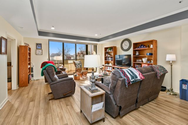 350 S John Q Hammons Parkway 3-C, Springfield, MO 65806