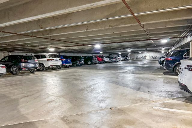 350 S John Q Hammons Parkway 3-C, Springfield, MO 65806