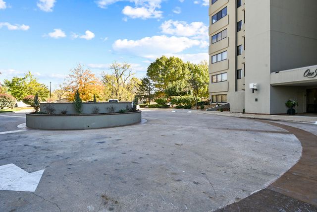 350 S John Q Hammons Parkway 3-C, Springfield, MO 65806