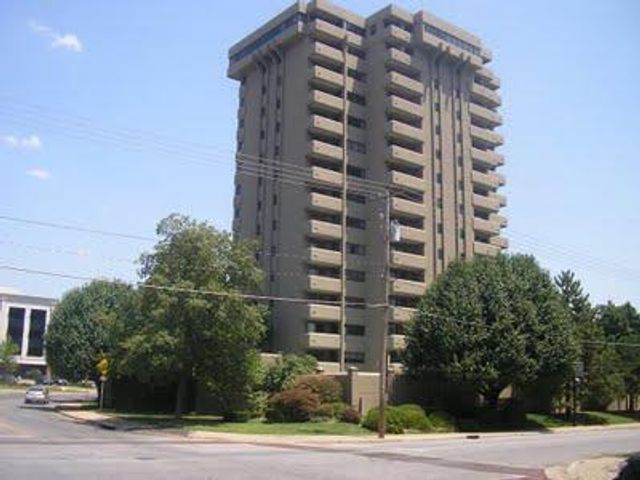 350 S John Q Hammons Parkway 3-C, Springfield, MO 65806